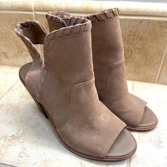 Vince Camuto Shoes - Vince Camuto size 8.5